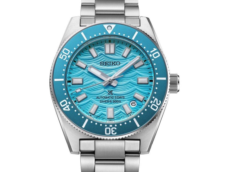 Prospex 1965 Heritage Diver HBC011 的正面视图，展示了“日间蓝”波浪表盘。