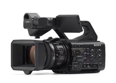 索尼 PWX-Z300 为新闻报道和纪录片摄制者提供了一款功能丰富的 4K 摄像机，具有 17 倍变焦。(图片来源：索尼）