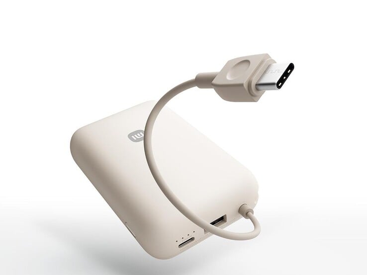 这款移动电源内置 USB-C 连接线以及额外的 USB-C 和 USB-A 端口