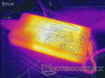 游戏超过一小时时，AC适配器可达到48℃以上