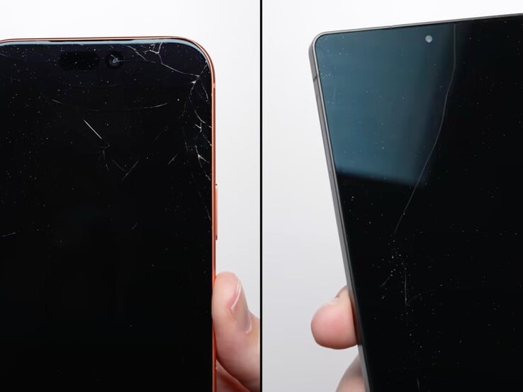 经过 1 米跌落测试后的 iPhone 17 Pro Max（左）和Galaxy S25 Ultra（右）正面。(图片来源：PhoneBuff on YouTube，截图）