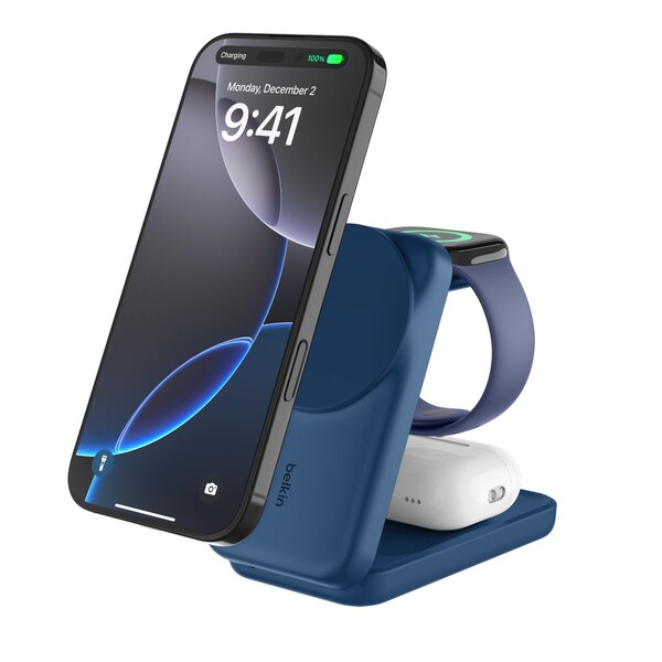 贝尔金 UltraCharge 3 合 1 可折叠磁性充电器（蓝色）（图片来源：贝尔金