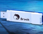 Brook Wingman FGC VX 允许玩家在 PS4 和 PS5 主机上使用与 PS4 和 PS5 不兼容的第三方游戏控制器。(图片来源：Brook）