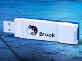 Brook Wingman FGC VX 允许玩家在 PS4 和 PS5 主机上使用与 PS4 和 PS5 不兼容的第三方游戏控制器。(图片来源：Brook）