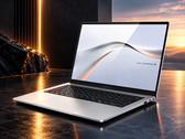 Asus ExpertBook A7 配备一块 14 英寸 120 Hz OLED 显示屏
