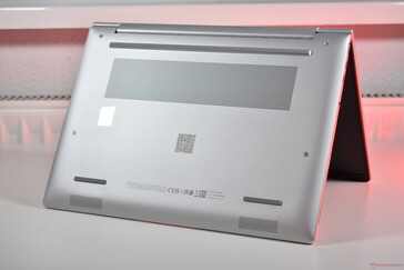 HP EliteBook 8 G1a 14：底盖