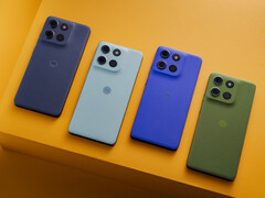 摩托罗拉将 Moto G56 的发布色描述为 Black Oyster、Grey Mist、Dazzling Blue 和 Dill，均带有 Pantone 品牌标识。(图片来源：摩托罗拉）