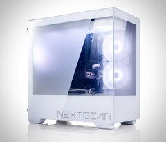 Nextgear 的最新机箱只需轻轻一按就会变得透明。(图片来源:Nextgear / 鼠标电脑)