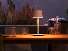 飞利浦Hue Go便携式台灯具有高达370流明的亮度。(图片来源: Signify )