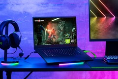 刀片15（2023）上市时有两种配置。(图片来源：Razer)