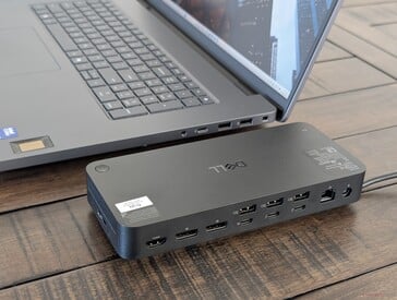 扩展坞背面显示可用端口，包括支持多台外接显示器，最多可支持四台 4K 120 Hz 显示器