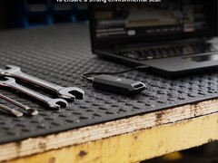 EX400U Survivor：新固态硬盘速度极快（图片来源：海盗船）