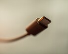 Apple 明年的iPhone可能最终放弃 ，转而使用USB-C。(Source: Marcus Urbenz on Unsplash)Lightning 