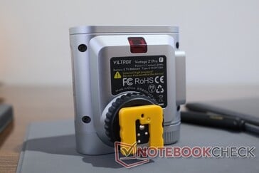 警告及其他重要信息印在标签上。