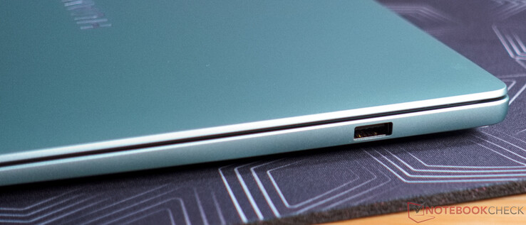 USB-A（3.2 Gen 1）