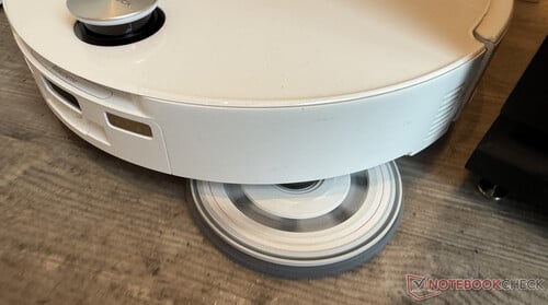 当今的绝对标准:Qrevo Curv 2 Pro 可将两个拖把中的一个延长,实现无边拖地