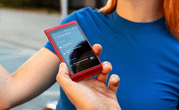 Vasco Translator Q1 支持免提功能,可进行实时语音翻译(图片来源:Vasco)