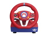 任天堂 Switch 2 的 Hori Mario Kart Racing Wheel Pro Mini 以马里奥为主题色。