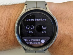 Galaxy Watch5 Pro能与蓝牙耳机顺利工作。