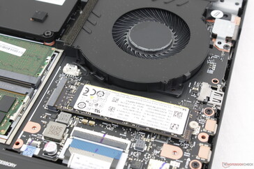 辅助 M.2 PCIe4 x4 2280 插槽