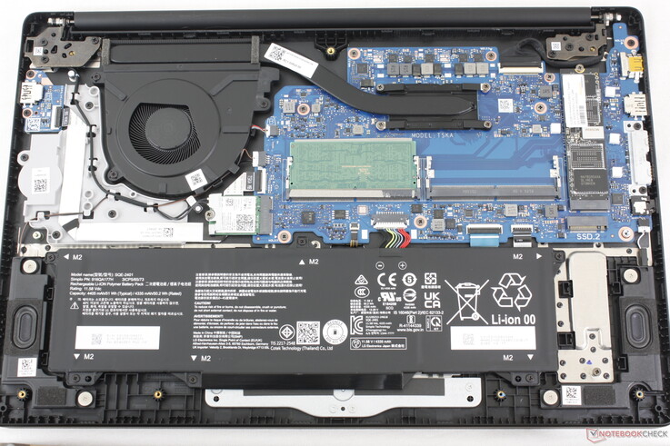 配备两个 DDR5 SODIMM 和两个 M.2 2280 SSD 插槽的 LG Gram 15U55T 主板