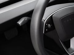 特斯拉 Model 3 转向灯改装。(图片来源：特斯拉）