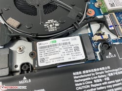 两种SSD（M.2-2242和M.2-2280）都可以被替换。