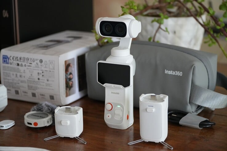 Luna Ultra 搭载了一枚 1/1.3 英寸的传感器,光圈为 f/2.0