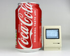 Nick Gillard 制作了 pico-mac-nano，这是一个由 WaveShare Pico Zero 驱动的 62 毫米高的 Mac Classic。(图片来源：Nick Gillard）