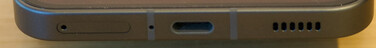 底部SIM 卡插槽、USB-C 接口、扬声器