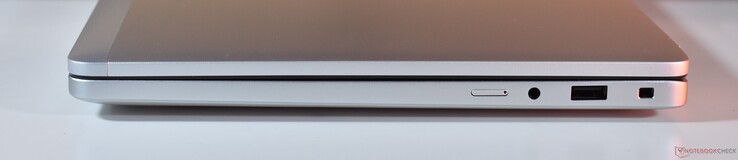 右:nanoSIM 卡、3.5 毫米音频、USB-A 3.2 Gen 1、贵族锁插槽