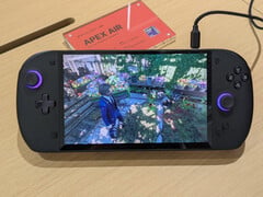 OneXPlayer 展示了 Apex Air(如图所示)和搭载英特尔 Arc G3 Extreme 的 X2