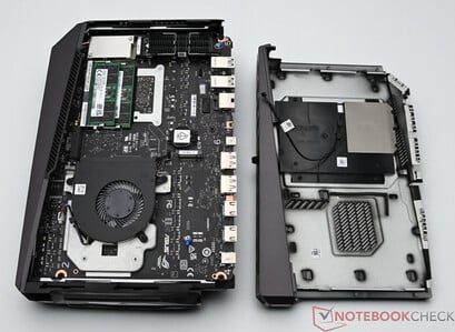 不带侧盖的华硕 ROG NUC 15