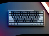 Cherry Xtrfy K63W Pro 游戏键盘，带 LE-UWB 连接功能。