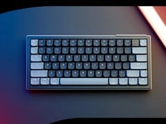 Cherry Xtrfy K63W Pro 游戏键盘，带 LE-UWB 连接功能。