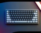 Cherry Xtrfy K63W Pro 游戏键盘，带 LE-UWB 连接功能。