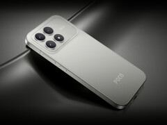 小米销售的 Poco F8 Pro 有蓝色和黑色两种外观，以及图中所示的钛银色。(图片来源：小米）