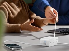 Anker Nano 充电站（7 合 1，100 瓦）现推出白色款（如图）。(图片来源：Anker）