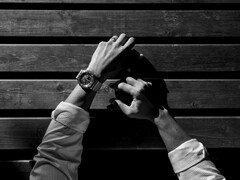 卡西欧 GM2100TTTR-8A One Ok Rock 合作手表可能在美国上市。(图片来源：卡西欧）