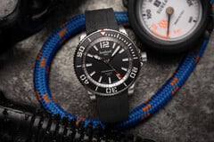 Hanhart Aquasphere 哑光黑潜水表提供 38 小时的动力储备