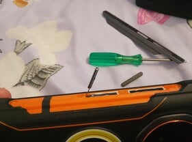 多个外壳元件易于拆卸/更换，以防损坏（图片来源：Sergey Tarasov - Notebookcheck）