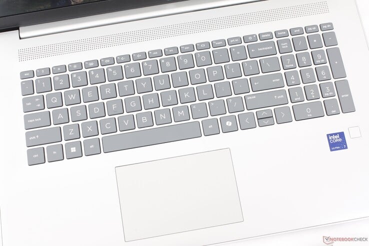 虽然点击板尺寸较小,只有 11 x 7.5 厘米,但牵引力和反馈分别非常流畅和轻快