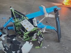 坠毁的亚马逊 MK30 送货无人机。(图片来源：YouTube 上的 ABC15 Arizona）。