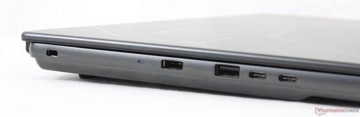 左侧:Kensington 锁、AC 适配器、USB-A 3.2 Gen. 2、2 个 USB-C Thunderbolt 4(支持 DisplayPort 2.1 + Power Delivery 3.0)