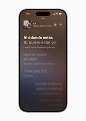 Apple Music 中的实时歌词翻译（图片来源：Apple)