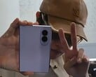 防弹少年团(BTS)成员J-Hope已被拍到在镜头前手持三星Galaxy Z Fold8。