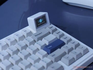 Epomaker 还提供带显示屏的键盘