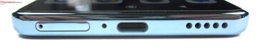 底部：SIM卡插槽（2个纳米SIM卡），麦克风，USB-C 2.0，扬声器