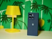 时尚而不笨重，经久耐用：摩托罗拉 Moto G86 Power 带给用户真正的独立。(图片来源：Notebookcheck）
