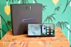 Razr Fold 的价格已经大幅下跌——不过话说回来，制造商最初的定价本来就非常高。